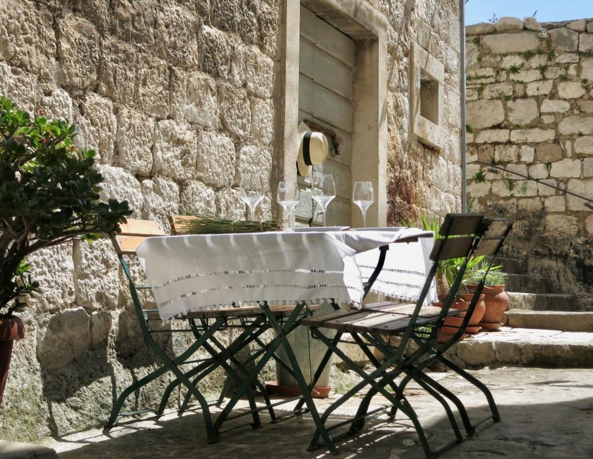 Sime'S Down Town Room Hvar Eksteriør billede
